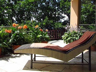 Die großzügige Panorama-Terrasse bietet Urlaubs-Flair. 